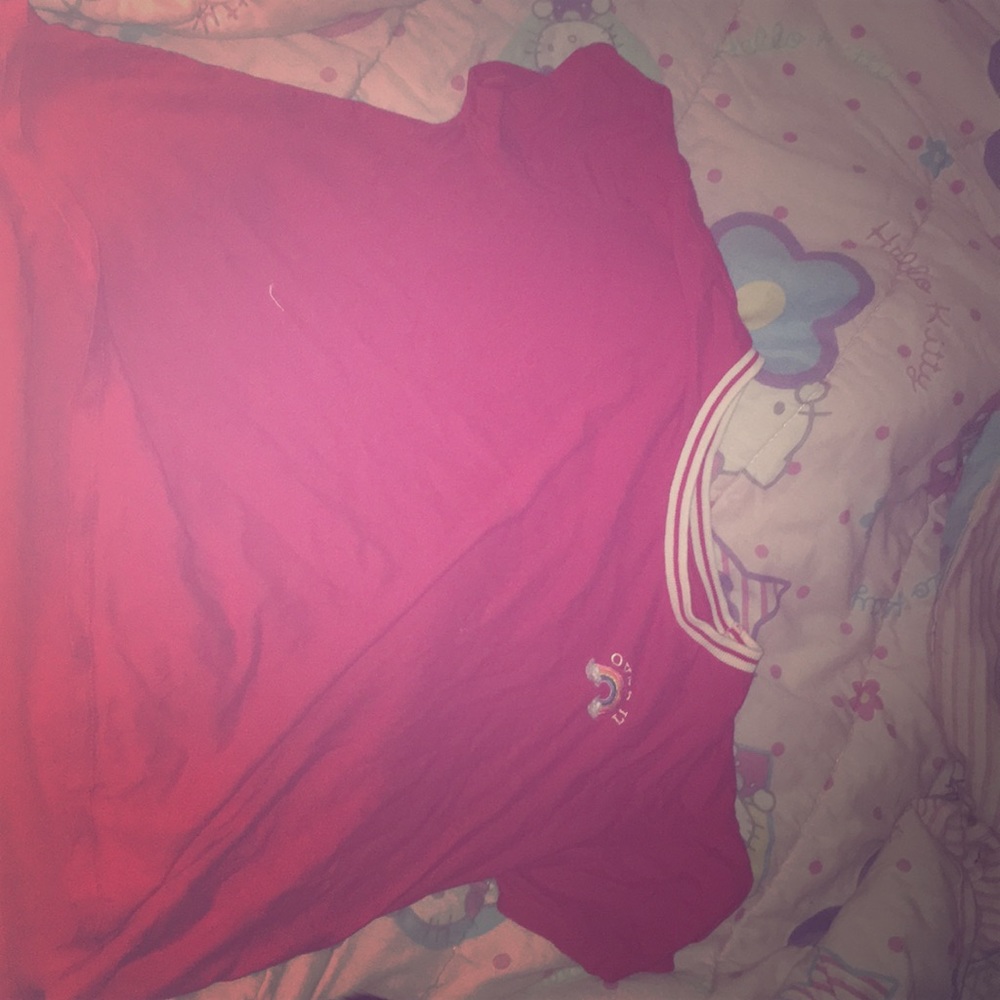 A cute red crop top 🌹